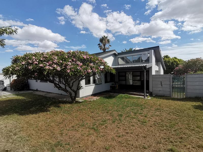 To Let 3 Bedroom Property for Rent in Oostersee Western Cape